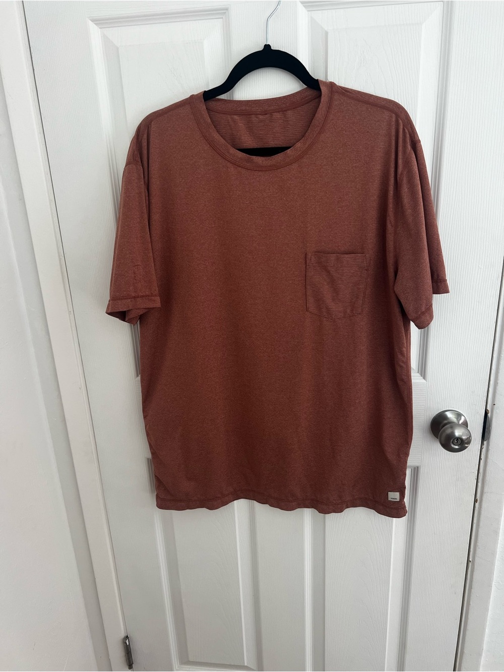 Vuori‎ Short Sleeve Pocket Tee in Rust